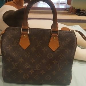 Authentic Louis Vuitton Speedy 25